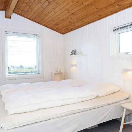 Feriehus Three-bedroom In 6