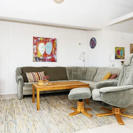 Feriehus Three-bedroom In 6 *