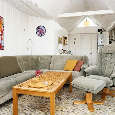 Holiday home Three-bedroom In 6